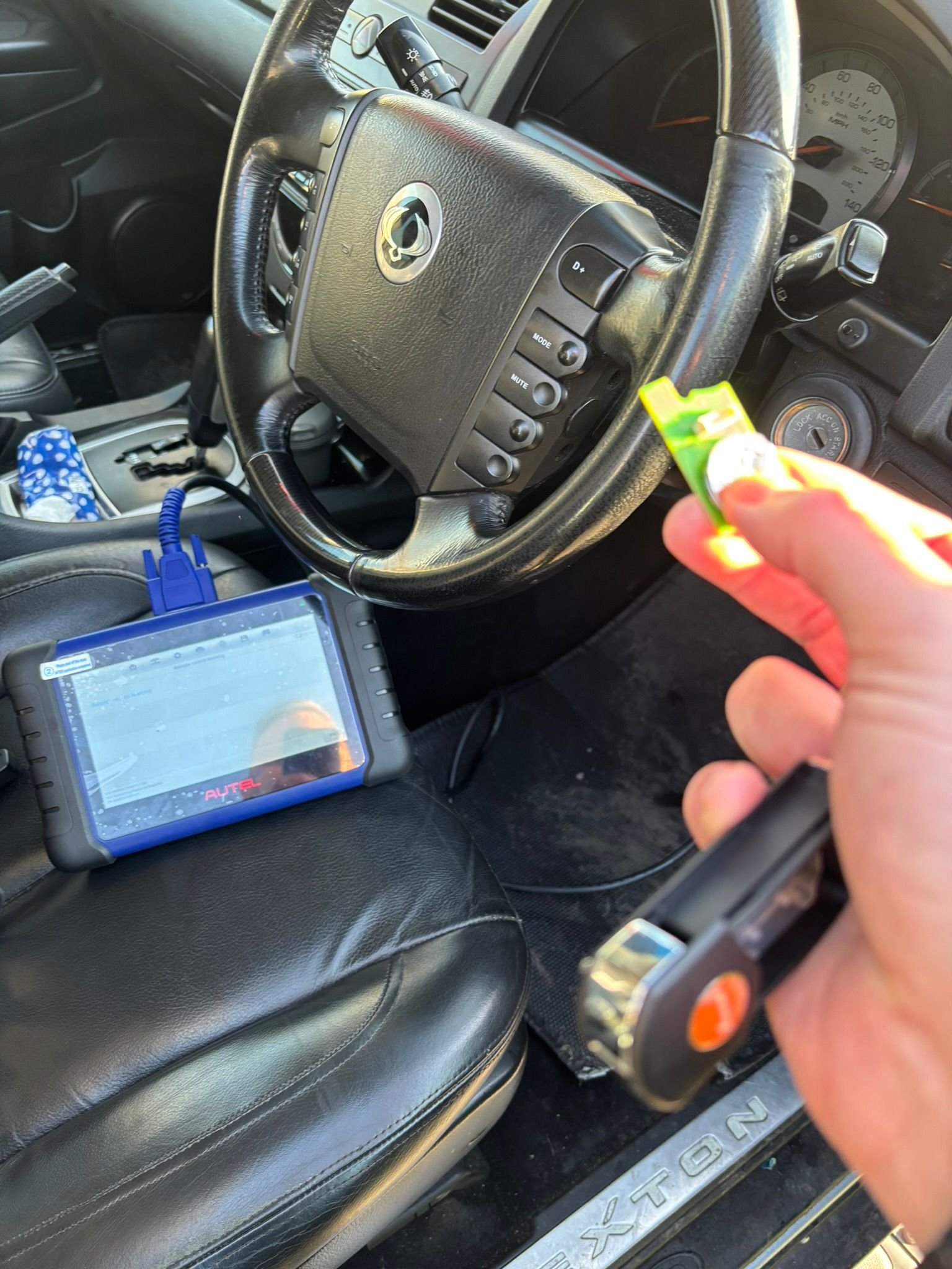 Auto locksmith job