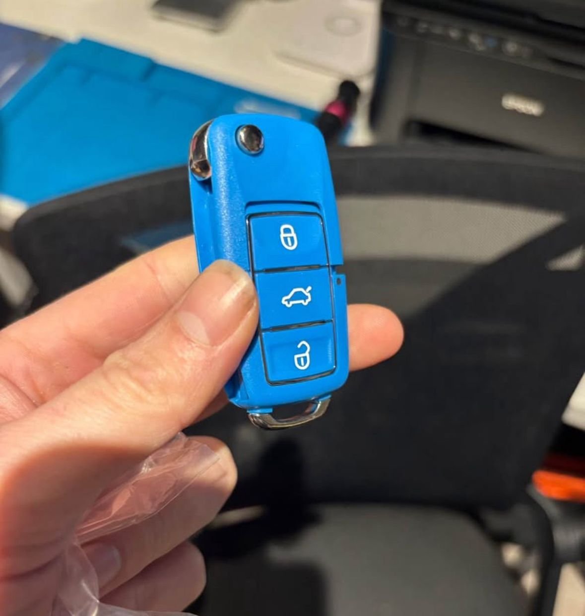 Vehicle locksmith job